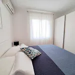By The Sea Tkon, Pasman - 6262 Appartement